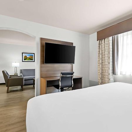 Best Western Plus Caldwell Inn & Suites Exterior photo
