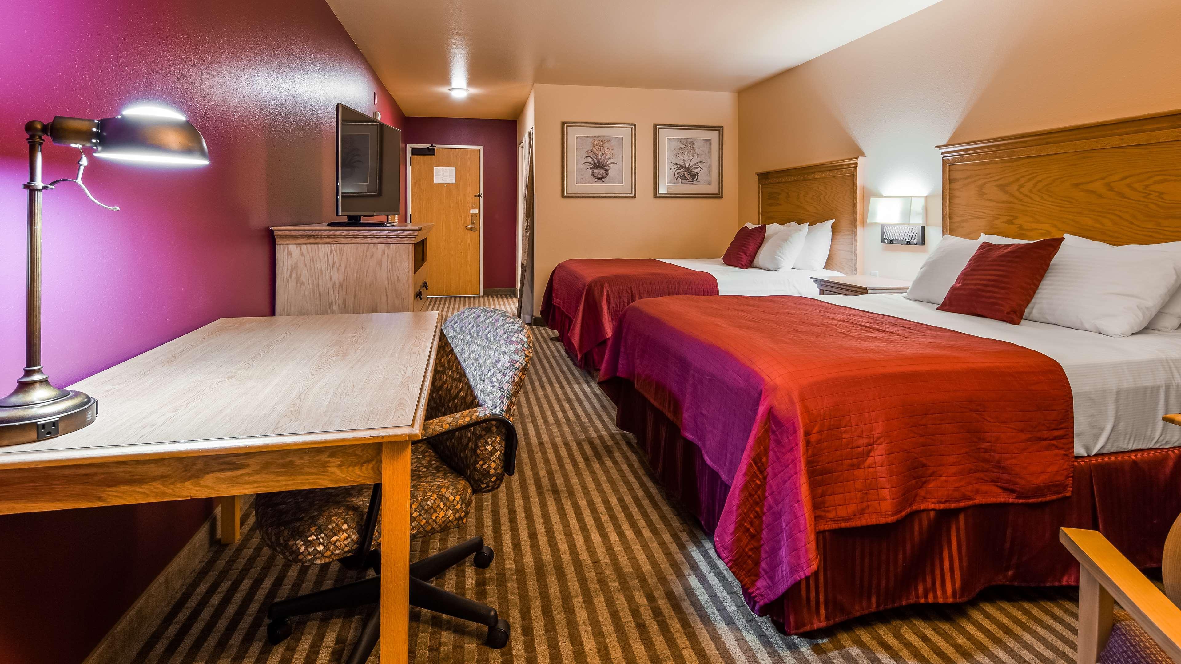 Best Western Plus Caldwell Inn & Suites Exterior photo