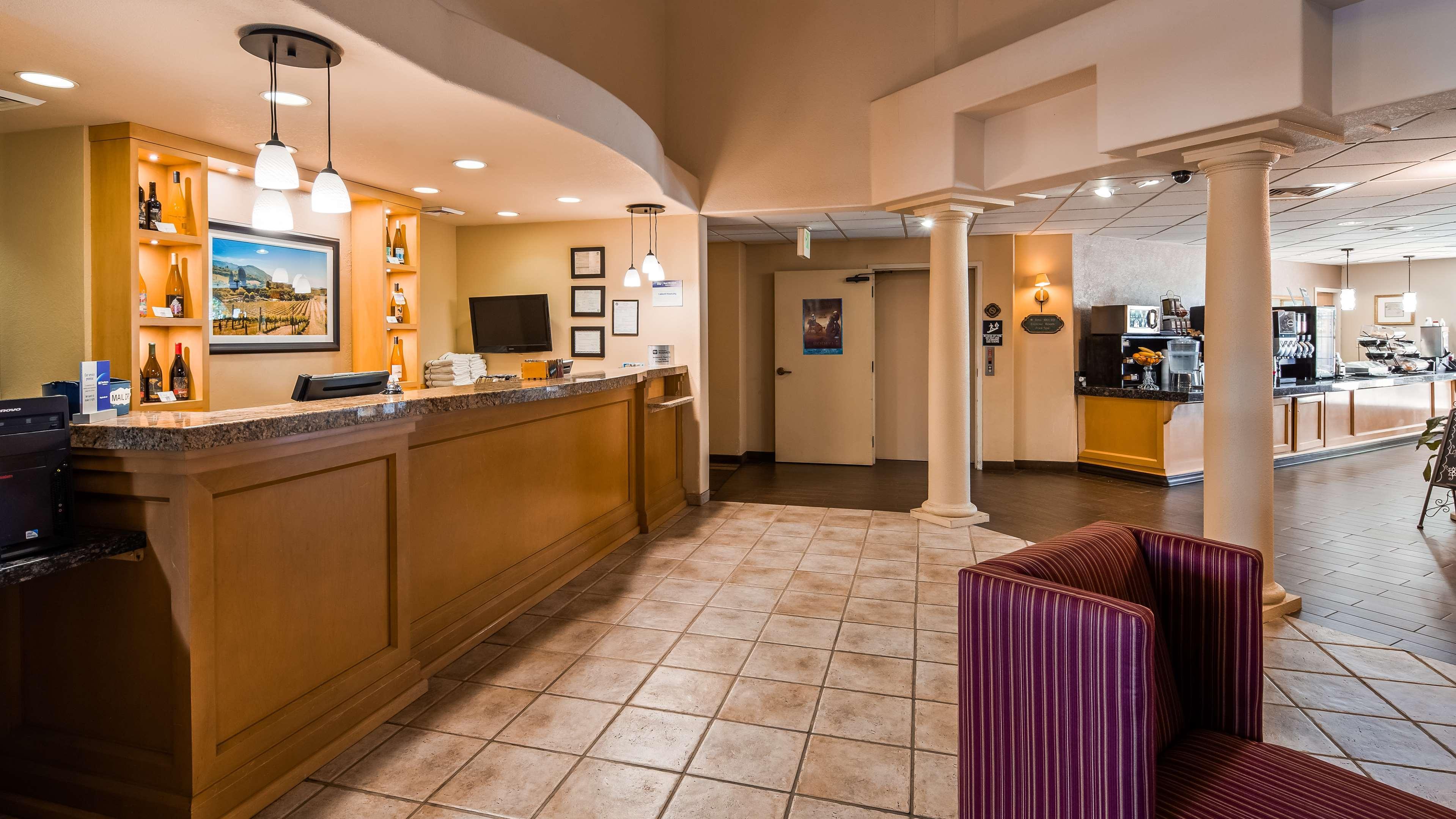 Best Western Plus Caldwell Inn & Suites Exterior photo