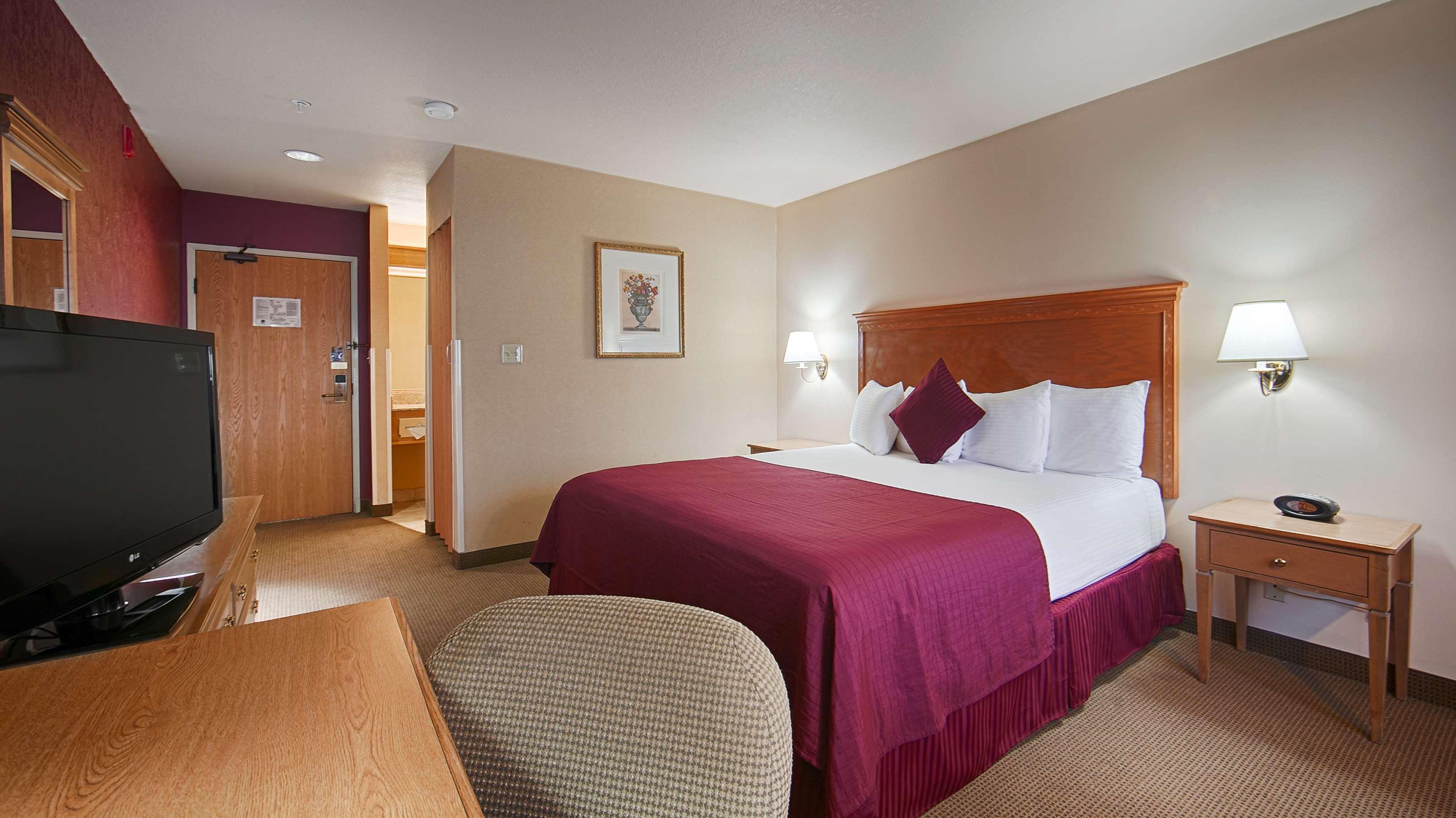 Best Western Plus Caldwell Inn & Suites Exterior photo