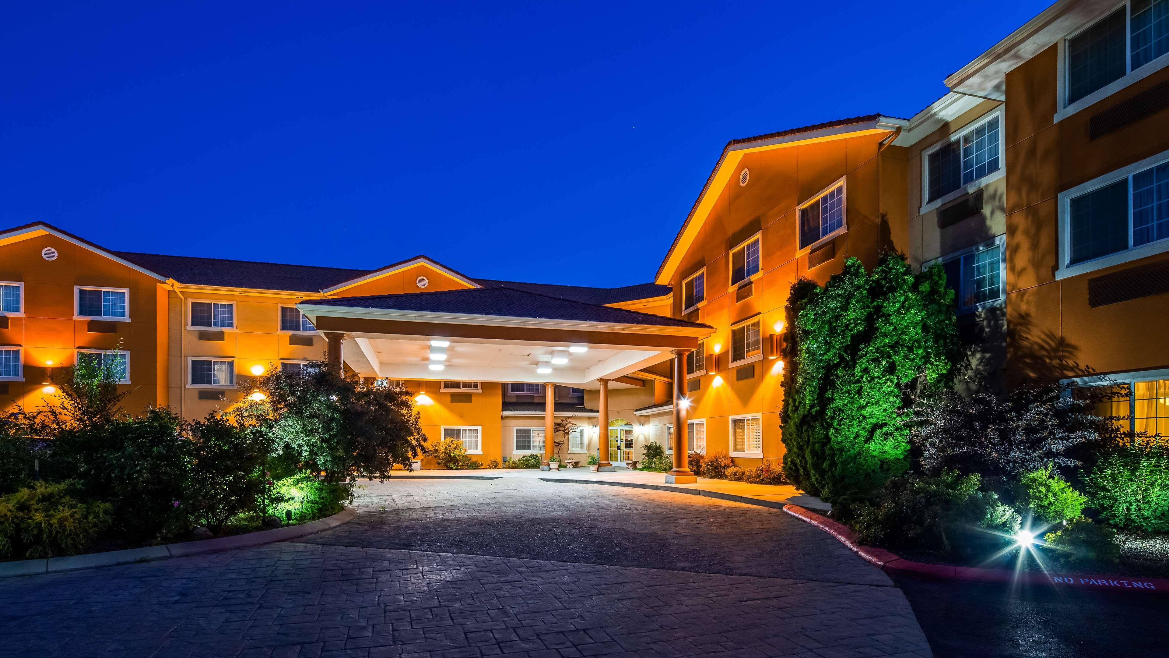 Best Western Plus Caldwell Inn & Suites Exterior photo