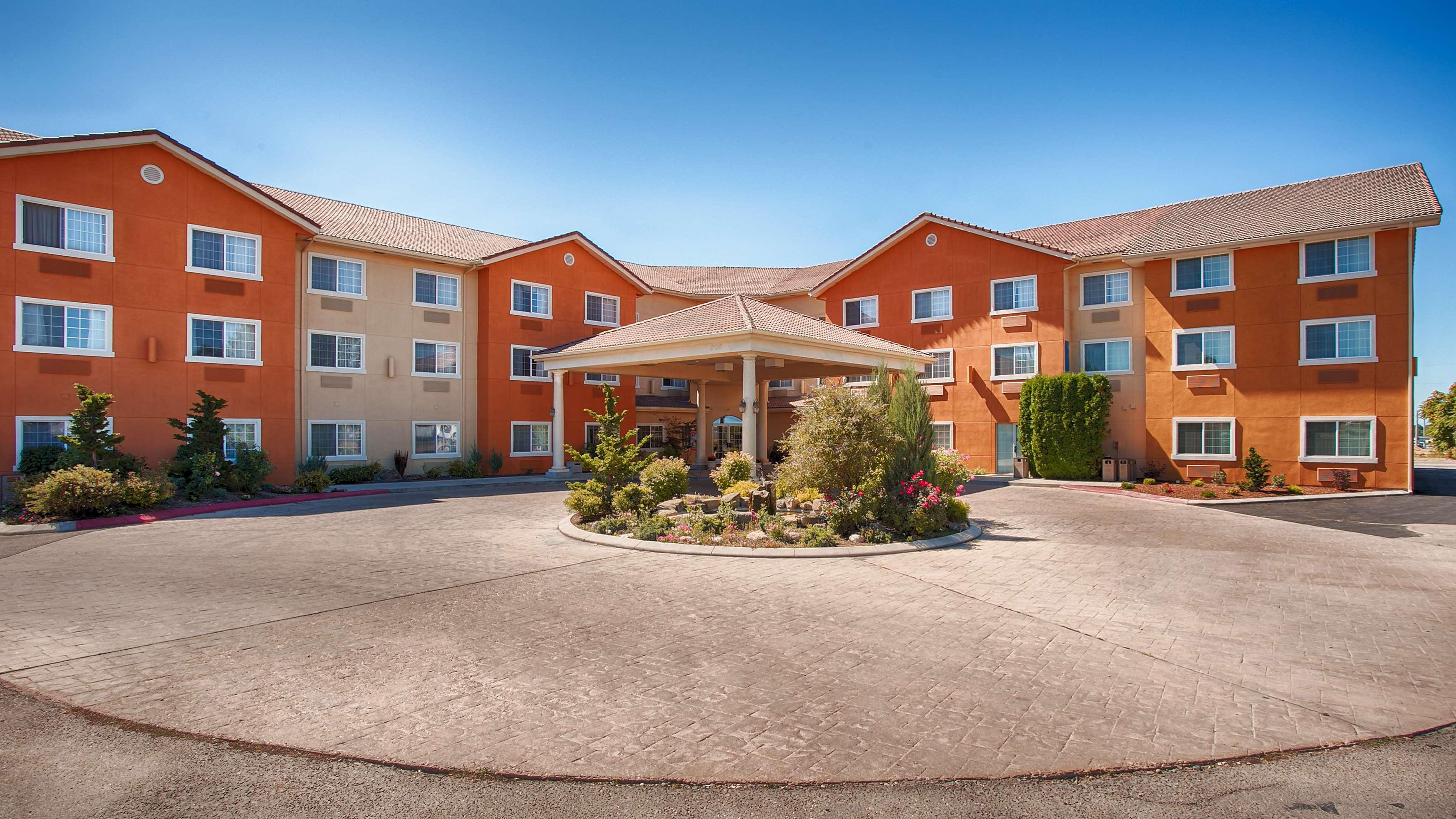 Best Western Plus Caldwell Inn & Suites Exterior photo