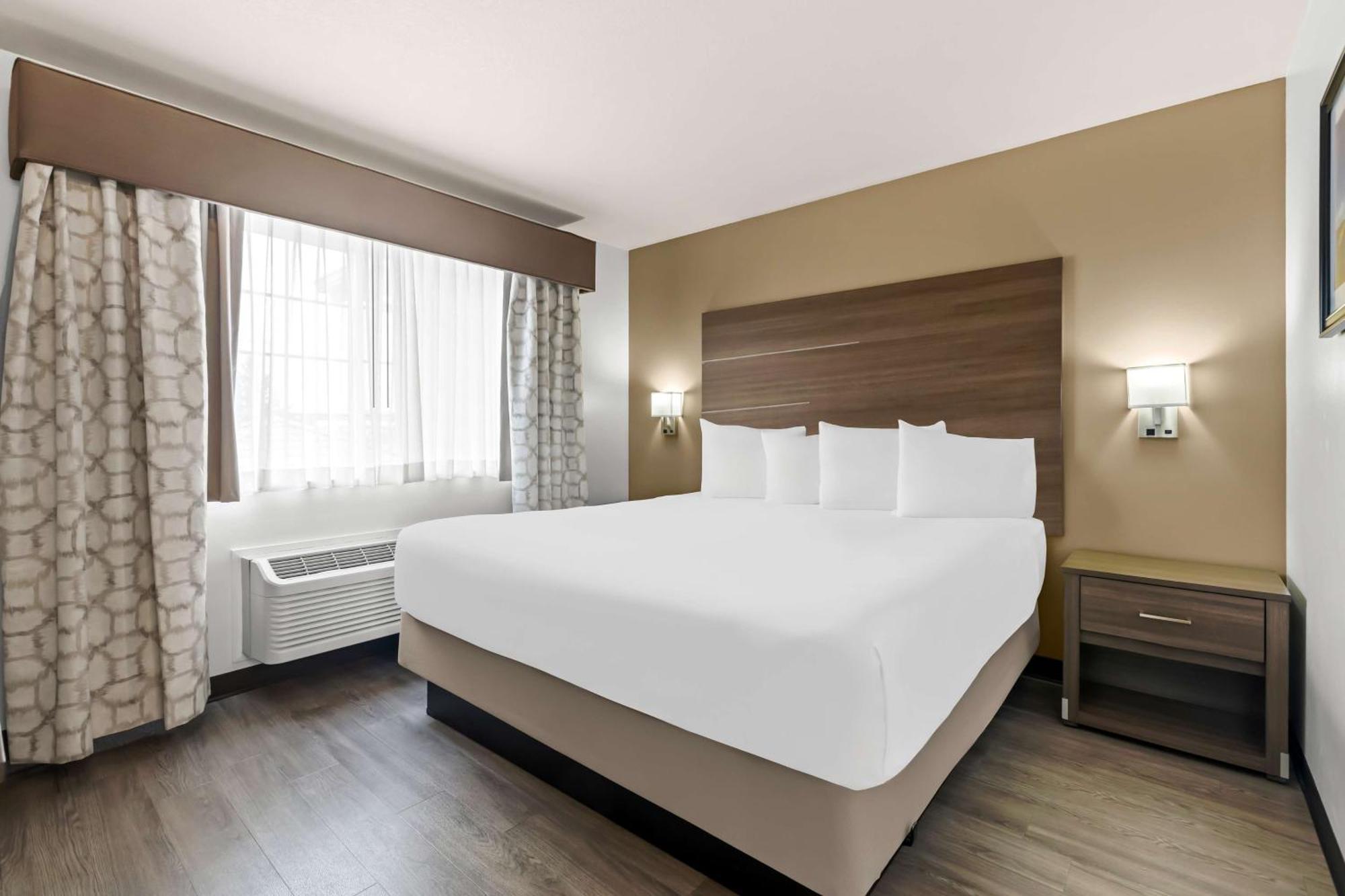 Best Western Plus Caldwell Inn & Suites Exterior photo