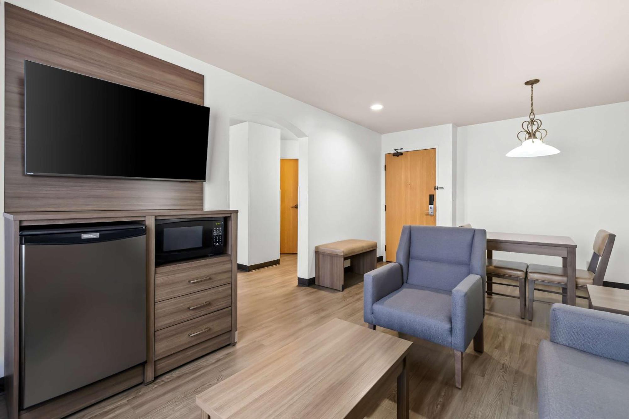 Best Western Plus Caldwell Inn & Suites Exterior photo