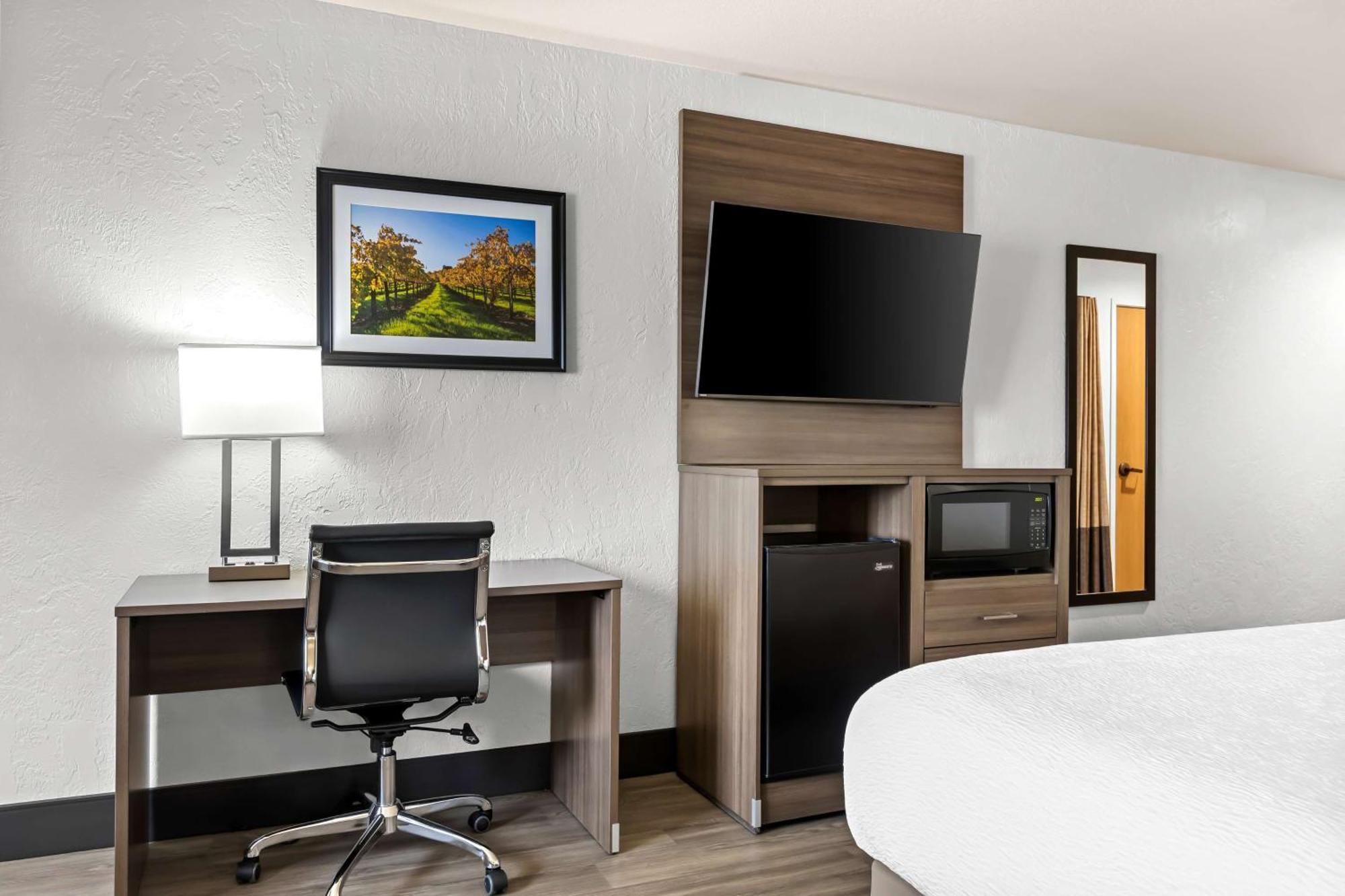 Best Western Plus Caldwell Inn & Suites Exterior photo