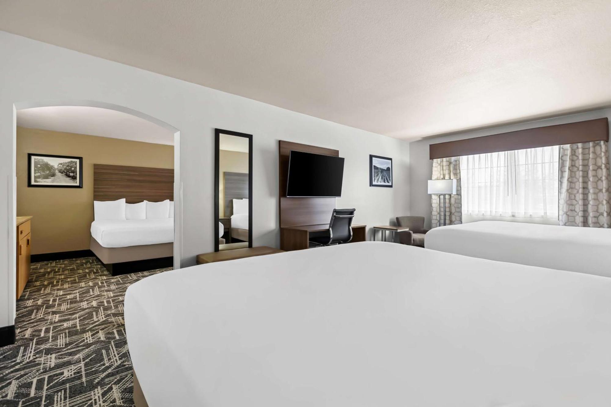 Best Western Plus Caldwell Inn & Suites Exterior photo