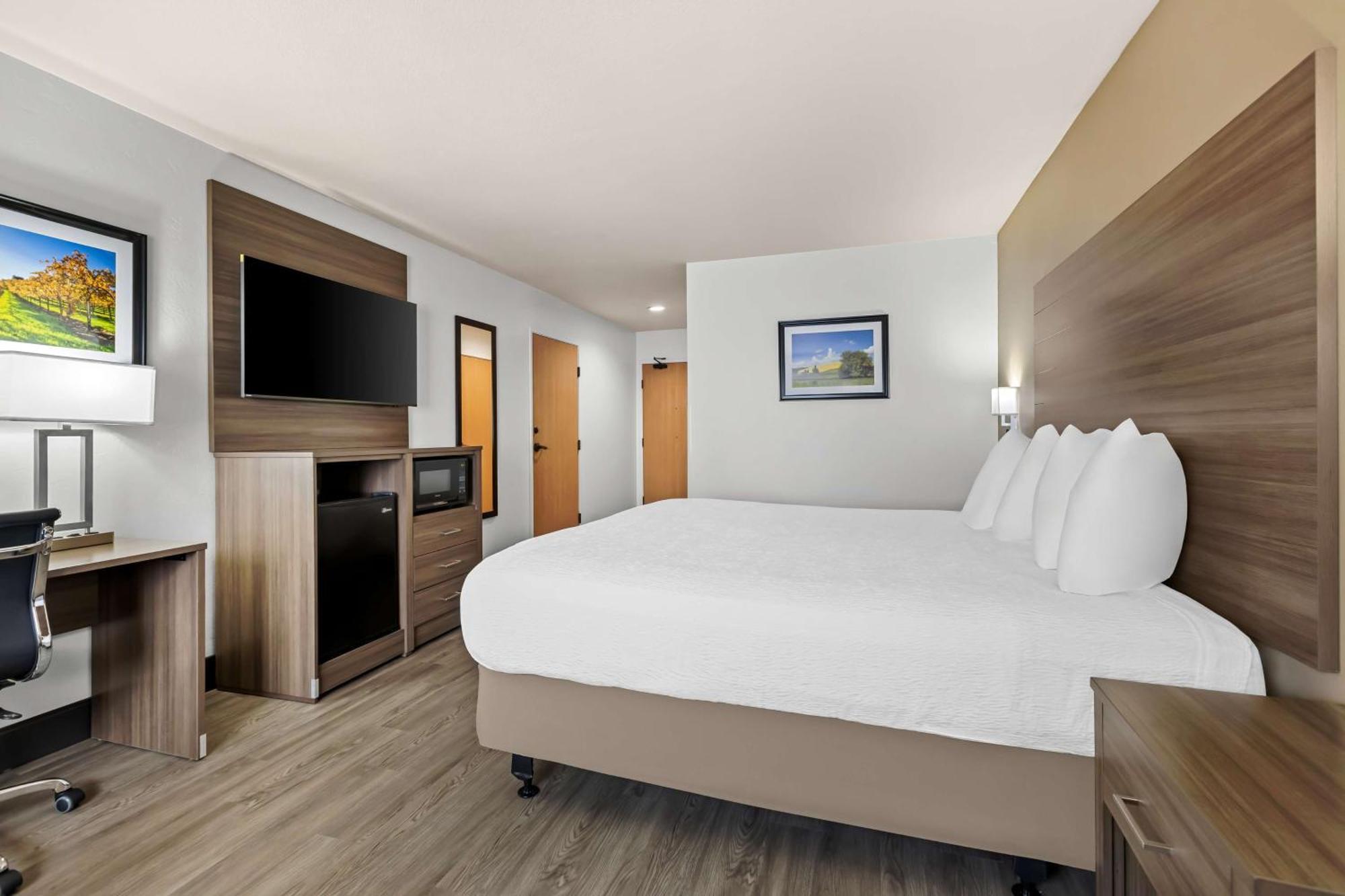Best Western Plus Caldwell Inn & Suites Exterior photo