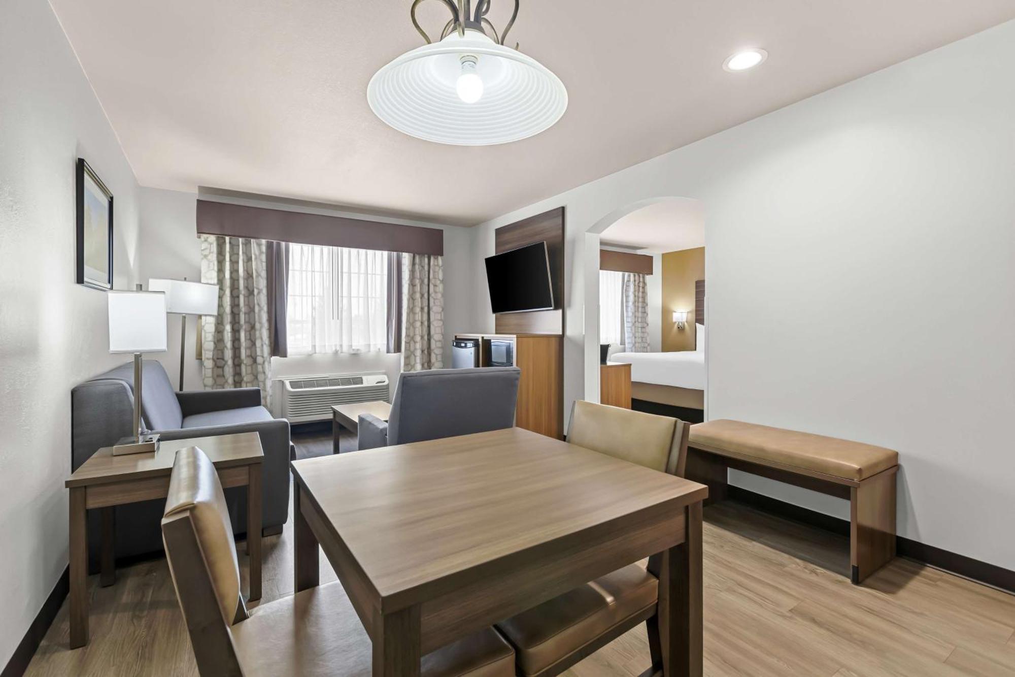 Best Western Plus Caldwell Inn & Suites Exterior photo